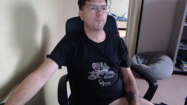 Snapshot of blueandwhite1 chatting on June 4, 2026, 2:33 pm blueandwhite1 online show from June 4, 2026, 2:33 pm