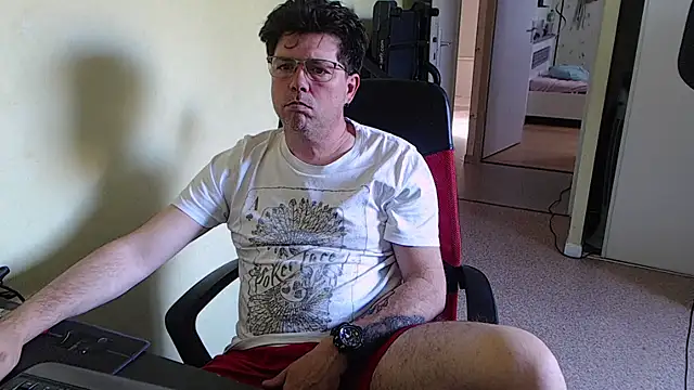 blueandwhite1 online show from April 8, 2026, 2:29 pm