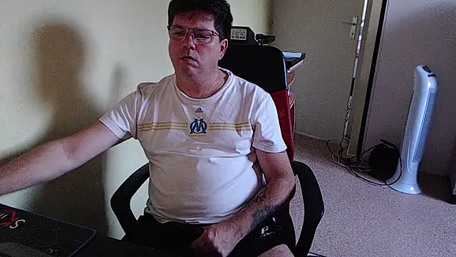 blueandwhite1 online show from October 13, 2025, 4:52 pm