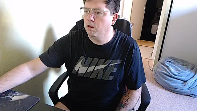 blueandwhite1 online show from February 14, 2025, 3:58 pm