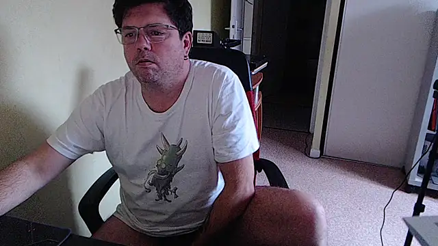 blueandwhite1 online show from December 19, 2025, 2:41 pm