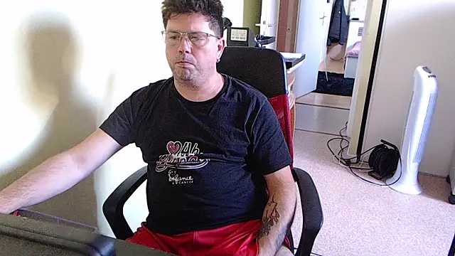 blueandwhite1 online show from October 24, 2025, 2:49 pm