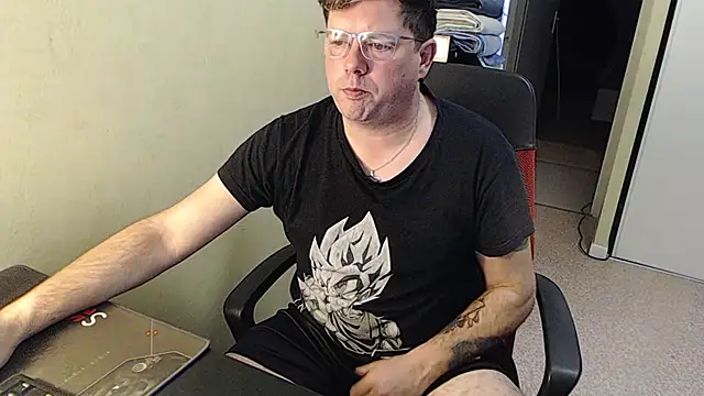 blueandwhite1 online show from February 7, 2025, 3:52 pm