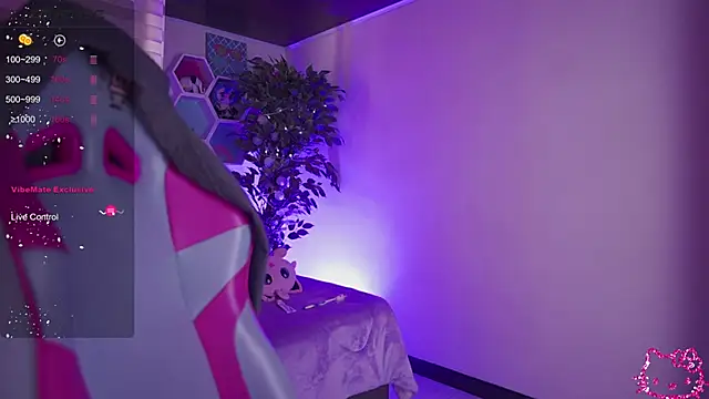  chloe moons  online show from November 15, 2025, 12:53 pm