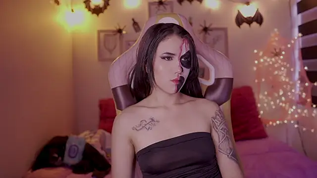  chloe moons  online show from October 15, 2025, 9:23 pm