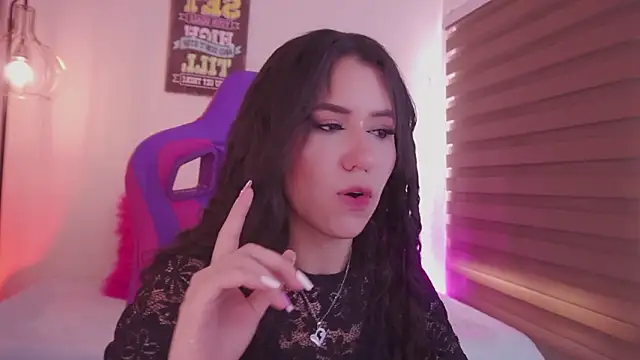 Snapshot of _chloe_moons_ chatting on February 9, 2026, 8:18 pm chloe moons online show from February 9, 2026, 8:18 pm