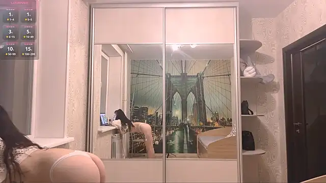 TianaWidell online show from November 8, 2025, 1:36 pm