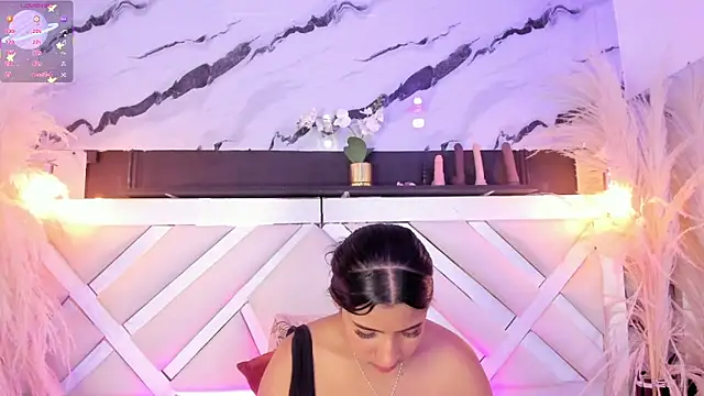 Snapshot of Zoe-Johnson_ chatting on May 15, 2026, 9:35 pm Zoe-Johnson online show from May 15, 2026, 9:35 pm