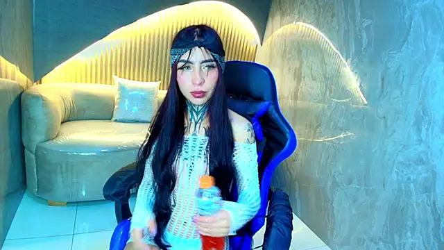 Snapshot of roux_r chatting on November 26, 2025, 8:09 pm roux r online show from November 26, 2025, 8:09 pm