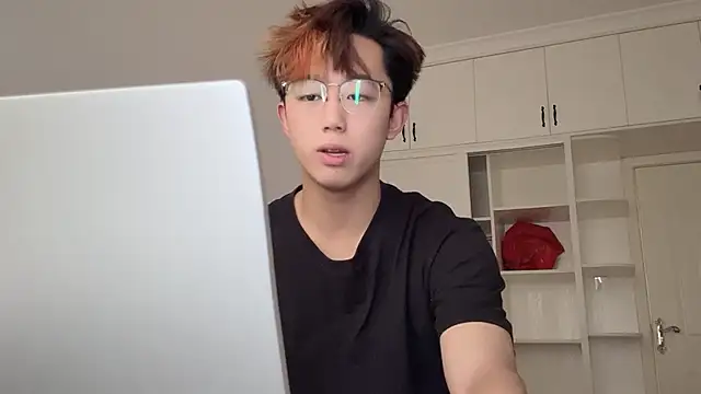 STxuguanhan online show from December 16, 2025, 7:12 am