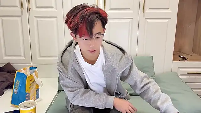 STxuguanhan online show from October 22, 2025, 8:14 am