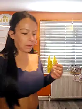 Snapshot of Filthymaddymilfy25 chatting on May 6, 2026, 8:18 am Filthymaddymilfy25 online show from May 6, 2026, 8:18 am