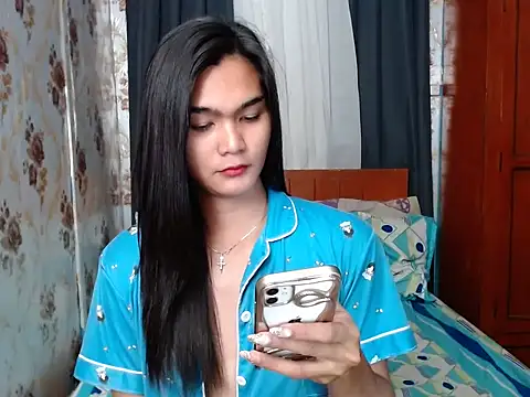 lady in moon online show from October 9, 2025, 1:00 pm