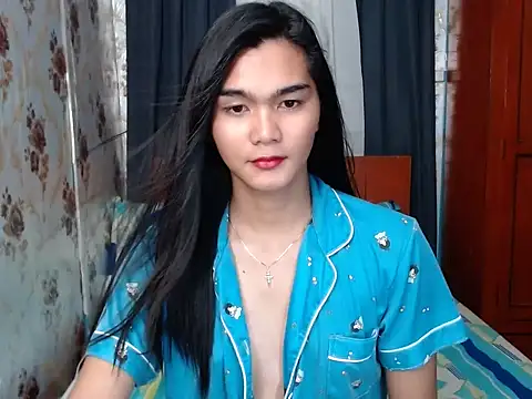 lady in moon online show from October 17, 2025, 5:44 am