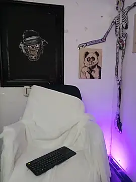 Snapshot of Bathory_Mia666 chatting on December 18, 2025, 11:08 pm Bathory Mia666 online show from December 18, 2025, 11:08 pm