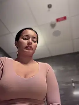 Snapshot of Risky_Workouts chatting on October 27, 2025, 7:04 pm Risky Workouts online show from October 27, 2025, 7:04 pm