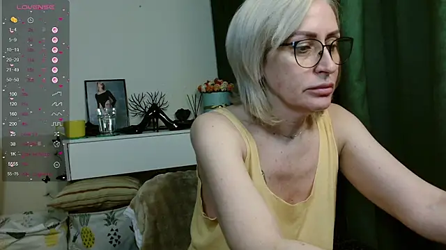 Snapshot of PamellaMurphy chatting on April 19, 2026, 11:51 pm PamellaMurphy online show from April 19, 2026, 11:51 pm