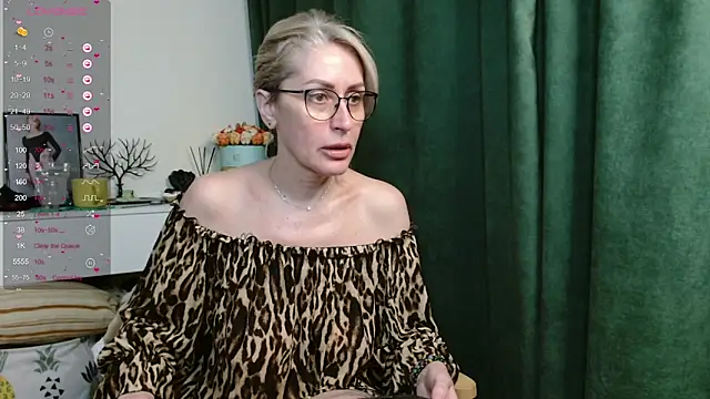 Snapshot of PamellaMurphy chatting on April 17, 2026, 11:51 pm PamellaMurphy online show from April 17, 2026, 11:51 pm