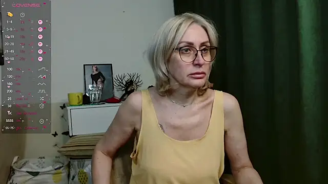 Snapshot of PamellaMurphy chatting on April 21, 2026, 4:41 am PamellaMurphy online show from April 21, 2026, 4:41 am
