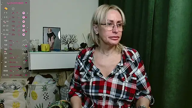 Snapshot of PamellaMurphy chatting on May 26, 2026, 10:52 pm PamellaMurphy online show from May 26, 2026, 10:52 pm