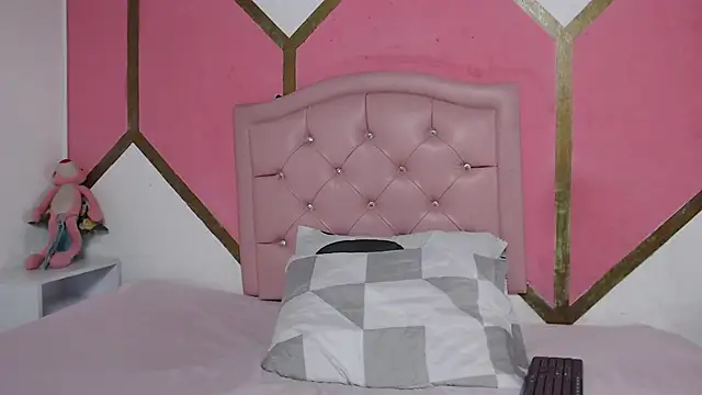 Mia Wilsom online show from October 17, 2025, 11:45 am