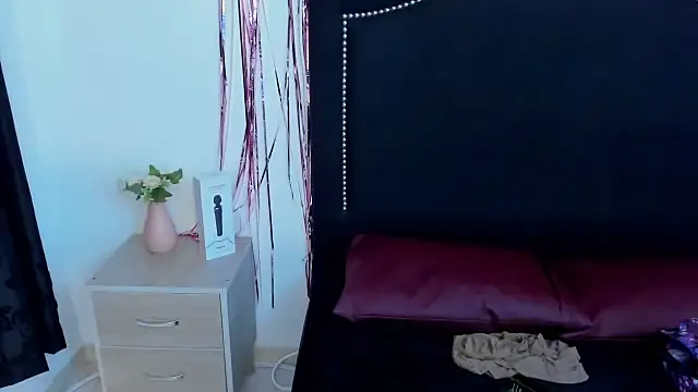 LucianaBlackwell online show from November 28, 2025, 2:06 pm