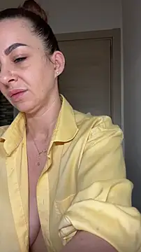 Snapshot of Roxanne_Skye chatting on November 23, 2025, 4:50 pm Roxanne Skye online show from November 23, 2025, 4:50 pm