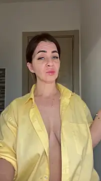 Snapshot of Roxanne_Skye chatting on November 27, 2025, 3:18 am Roxanne Skye online show from November 27, 2025, 3:18 am