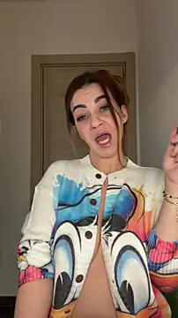 Snapshot of Roxanne_Skye chatting on November 19, 2025, 2:06 pm Roxanne Skye online show from November 19, 2025, 2:06 pm