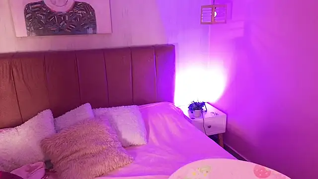 Snapshot of ela_petit chatting on November 25, 2025, 9:26 pm ela petit online show from November 25, 2025, 9:26 pm