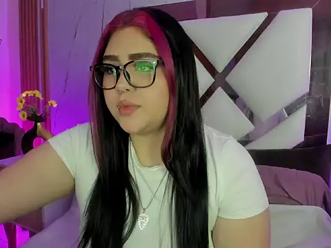 Snapshot of im_bunny__ chatting on February 14, 2026, 11:32 am im bunny online show from February 14, 2026, 11:32 am