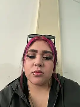 Snapshot of im_bunny__ chatting on February 6, 2026, 12:12 pm im bunny online show from February 6, 2026, 12:12 pm