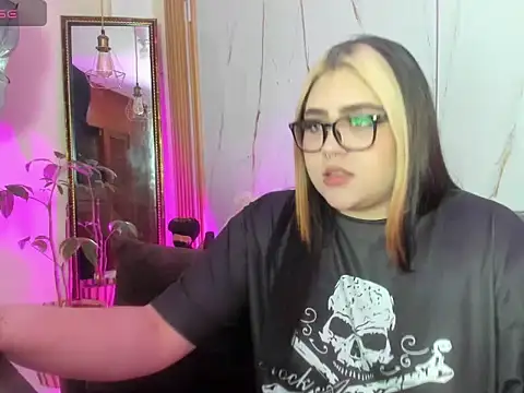 Snapshot of im_bunny__ chatting on December 19, 2025, 12:07 pm im bunny online show from December 19, 2025, 12:07 pm