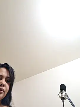 Snapshot of Alessandraa- chatting on May 31, 2026, 8:42 pm Alessandraa- online show from May 31, 2026, 8:42 pm