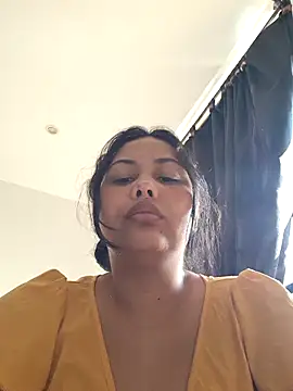 Alessandraa- online show from November 3, 2025, 8:45 pm