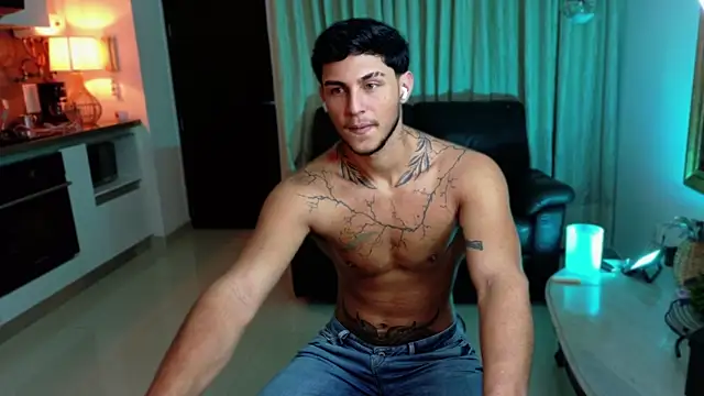 Snapshot of LeoCavalli_ chatting on October 30, 2025, 4:44 am LeoCavalli  online show from October 30, 2025, 4:44 am