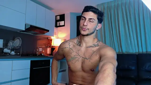 Snapshot of LeoCavalli_ chatting on October 9, 2025, 4:40 pm LeoCavalli  online show from October 9, 2025, 4:40 pm