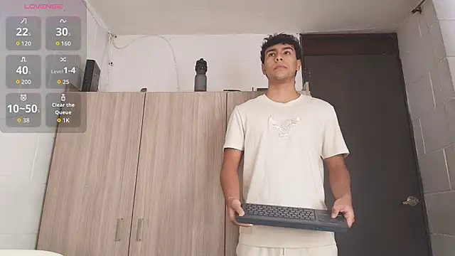 Snapshot of CHR58_ chatting on February 6, 2026, 5:53 pm CHR58 online show from February 6, 2026, 5:53 pm