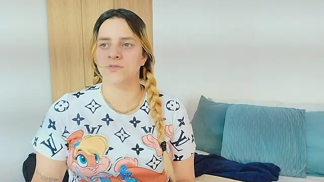 Snapshot of Dakota_Megan_69 chatting on November 13, 2025, 1:53 am Dakota Megan 69 online show from November 13, 2025, 1:53 am