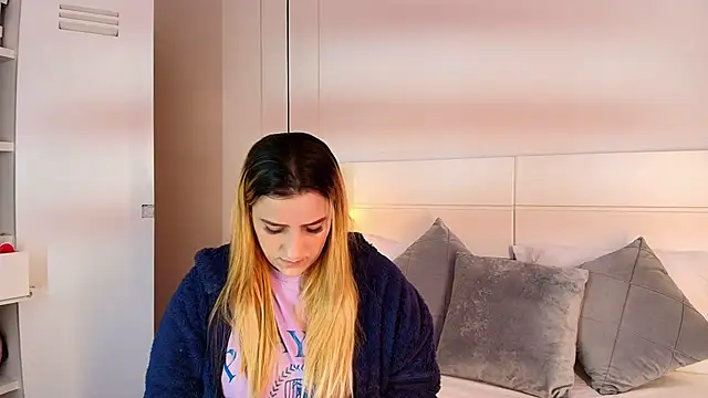 Snapshot of Dakota_Megan_69 chatting on September 30, 2025, 2:45 pm Dakota Megan 69 online show from September 30, 2025, 2:45 pm