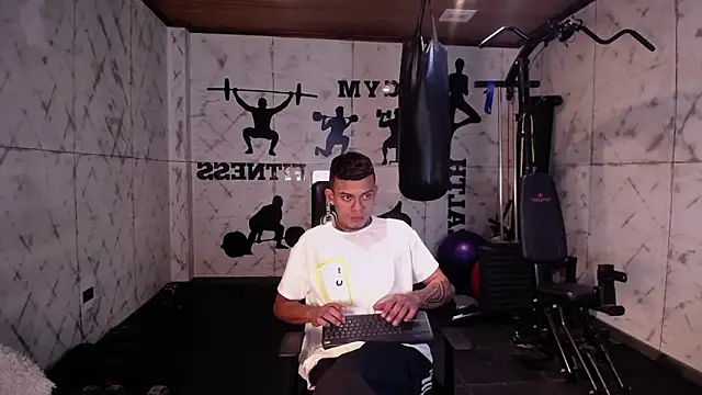 MrJustin  online show from November 24, 2025, 7:58 pm