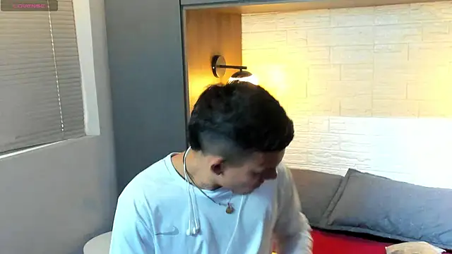 MrJustin  online show from November 26, 2025, 8:20 pm