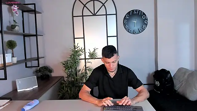 MrJustin  online show from October 8, 2025, 8:20 pm