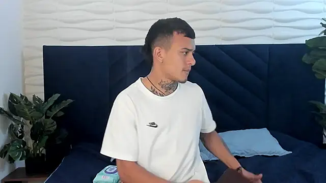 MrJustin  online show from December 14, 2025, 8:36 pm