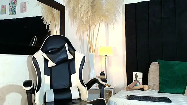 Snapshot of MaicolParker_ chatting on June 24, 2026, 1:10 pm MaicolParker online show from June 24, 2026, 1:10 pm