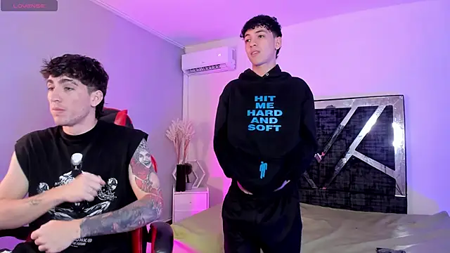 Handsomeboyss19 online show from April 21, 2026, 2:36 am