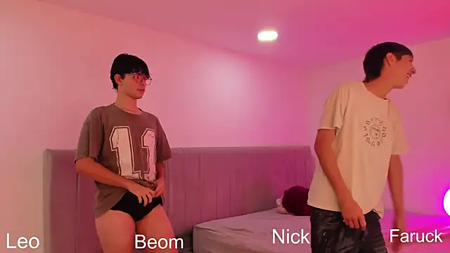 Snapshot of Handsomeboyss19 chatting on September 12, 2025, 10:42 pm Handsomeboyss19 online show from September 12, 2025, 10:42 pm