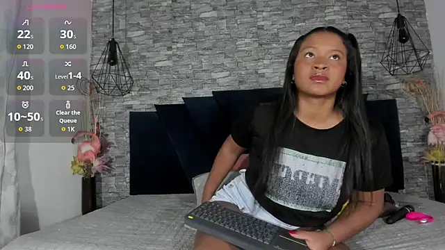 Snapshot of Emily_Brown18 chatting on December 3, 2025, 4:24 am Emily Brown18 online show from December 3, 2025, 4:24 am