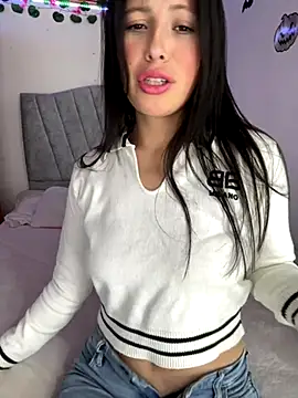 Mia salinass online show from October 25, 2025, 9:26 pm