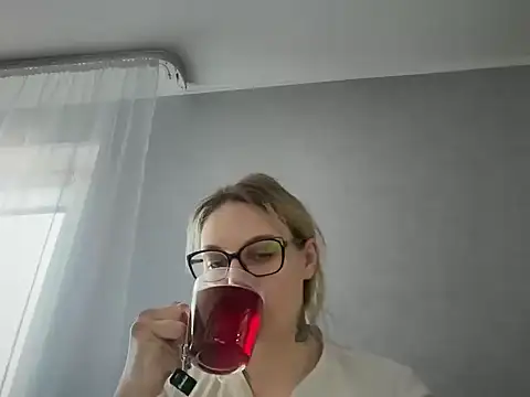 Snapshot of NikexPretty chatting on March 17, 2026, 8:28 am NikexPretty online show from March 17, 2026, 8:28 am